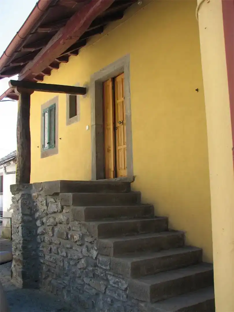 Casa adosada en venda en Villablino amb Parquet, Moblat i Forn