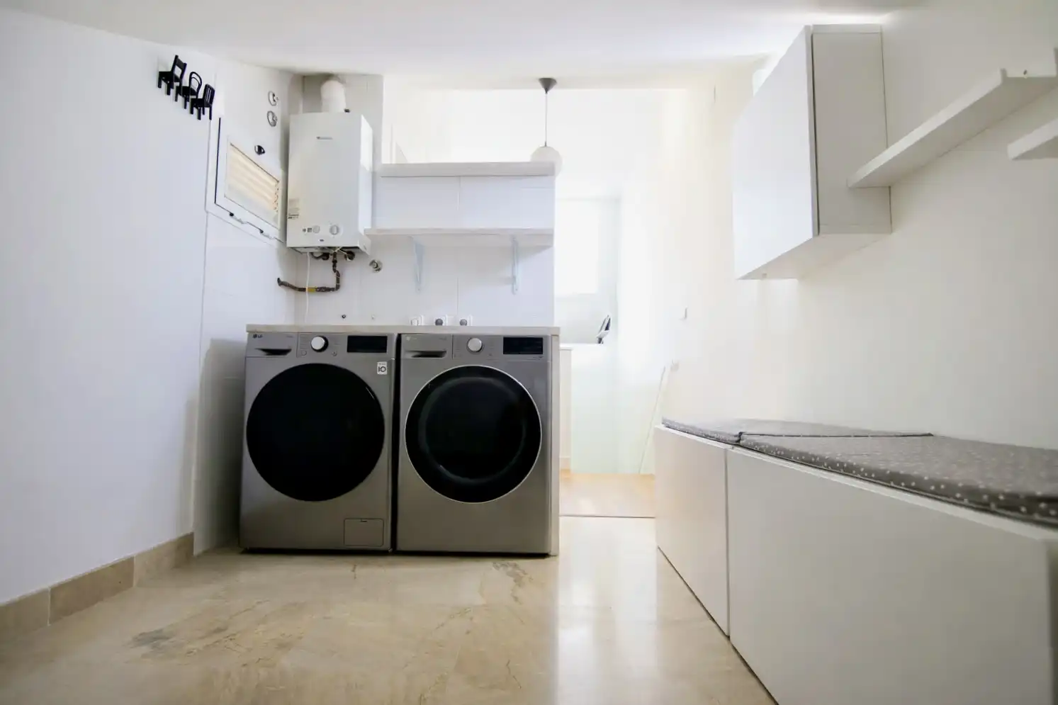 Kitchen of Detached homes for sale in Mairena del Aljarafe  with Air Conditioner, Terrace and Storage room