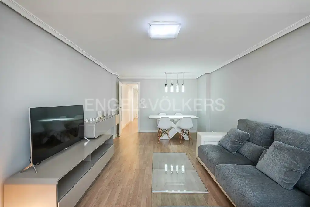 Sala d'estar de Pis de lloguer en Valencia amb Aire condicionat, Calefacció i Moblat