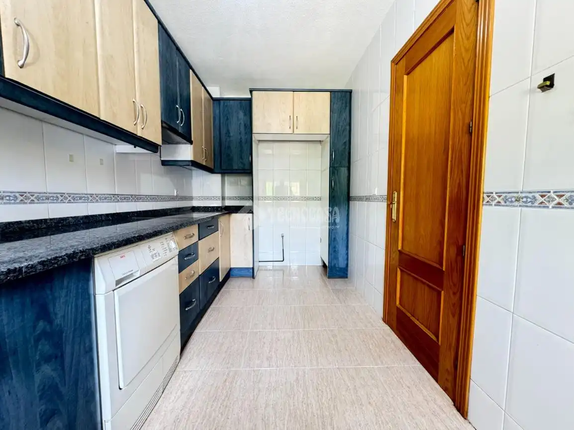 Kitchen of Flat for sale in Ontígola  with Air Conditioner and Heating