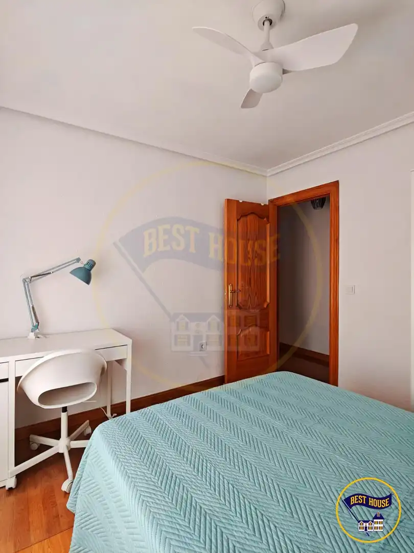 Habitación de Piso de alquiler en Cuenca con Calefacción, Parquet y Amueblado