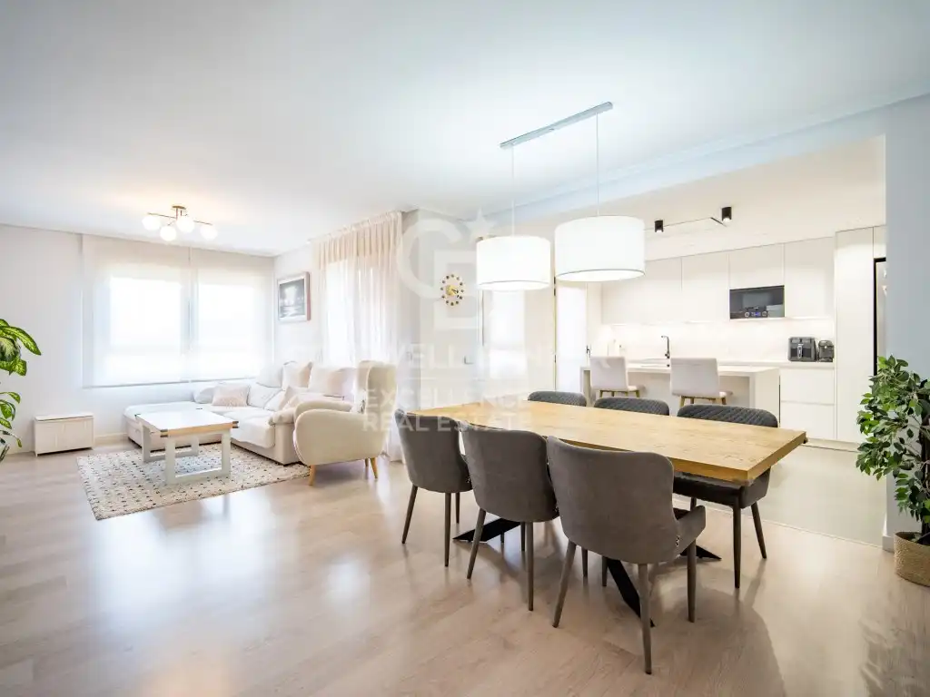 Vista exterior de Piso en venta en Valencia con Aire acondicionado, Terraza y Piscina comunitaria