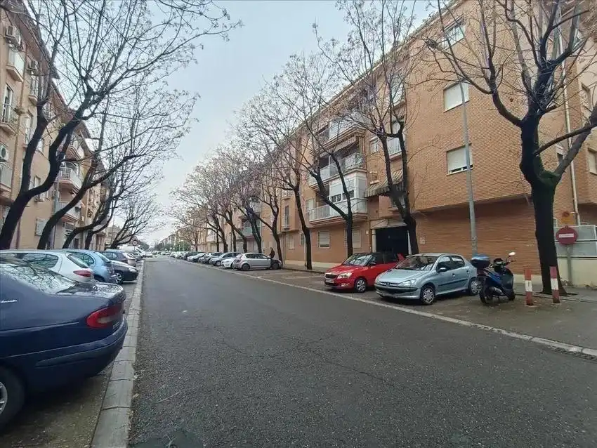 Vista exterior de Piso en venta en Córdoba con Terraza y Piscina comunitaria