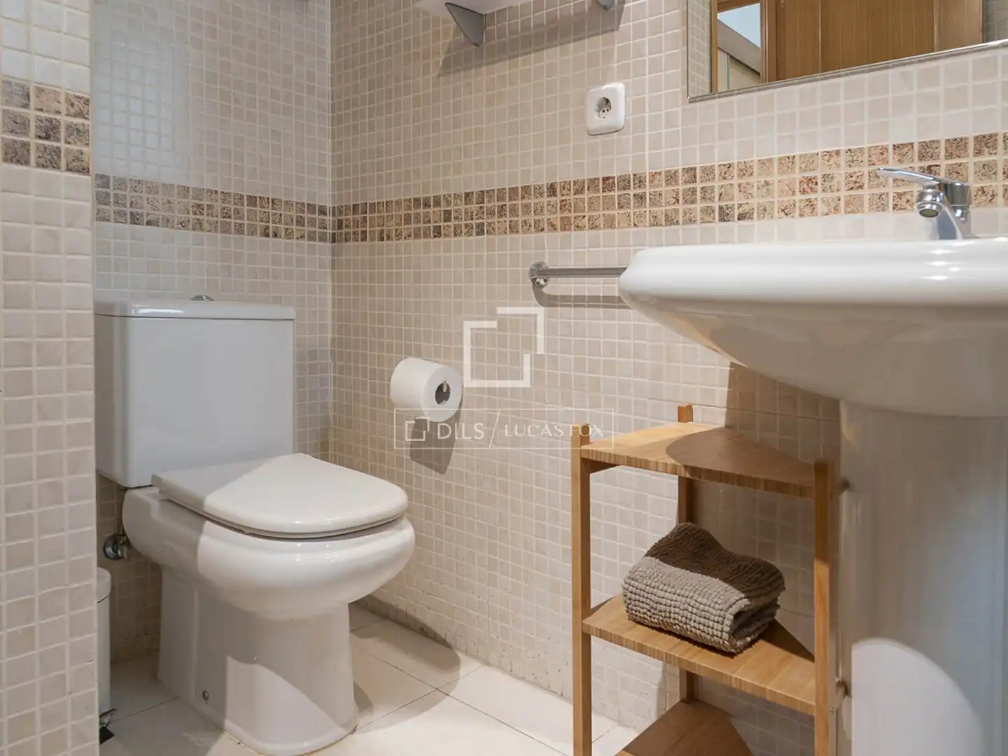 Bathroom of Flat for rent in Fuente Palmera  with Air Conditioner and Furnished