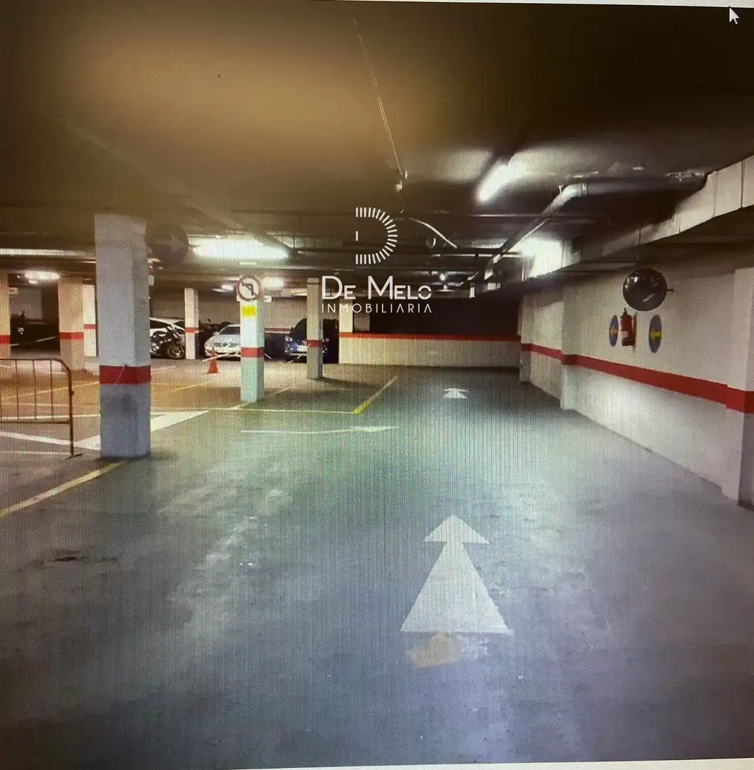 Parking de Garaje en venta en Barcelona con Alarma