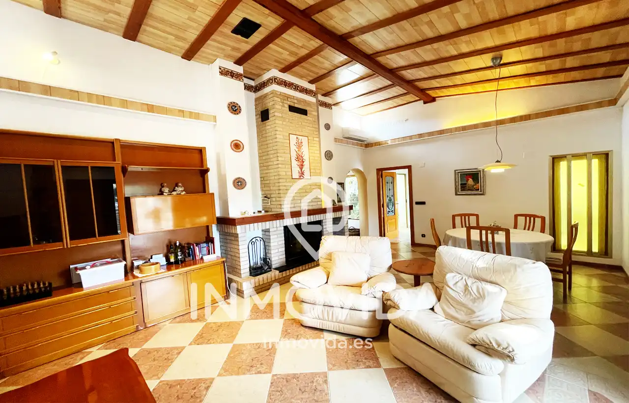 Villa con terrazza in vendita a Cami d'Alboi