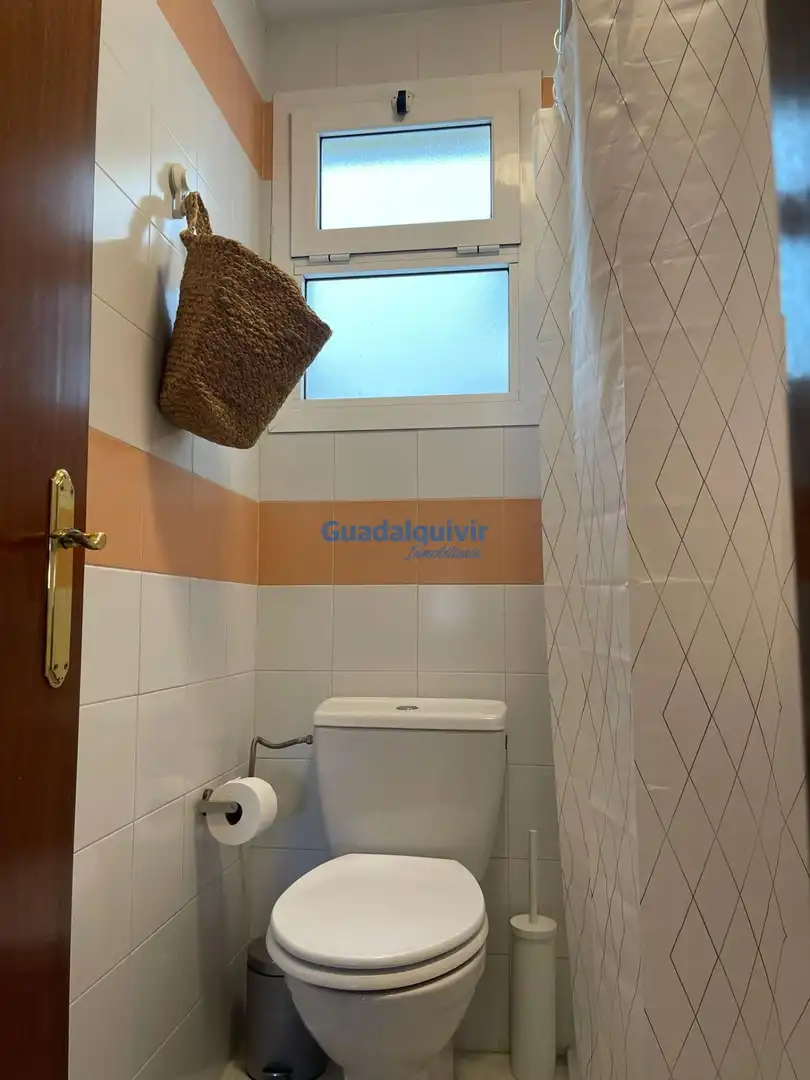 Bathroom of Flat for rent in Montequinto  with Air Conditioner and Furnished