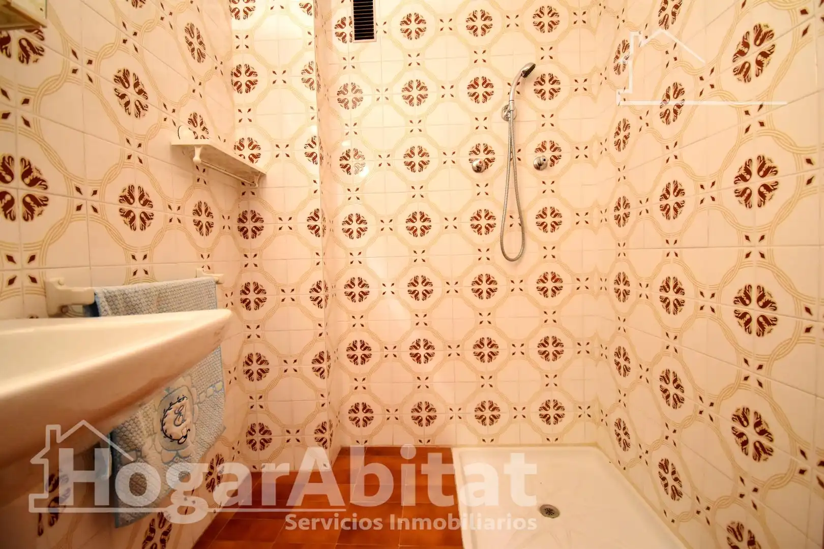 Bathroom of Flat for sale in Piles  with Air Conditioner, Heating and Storage room