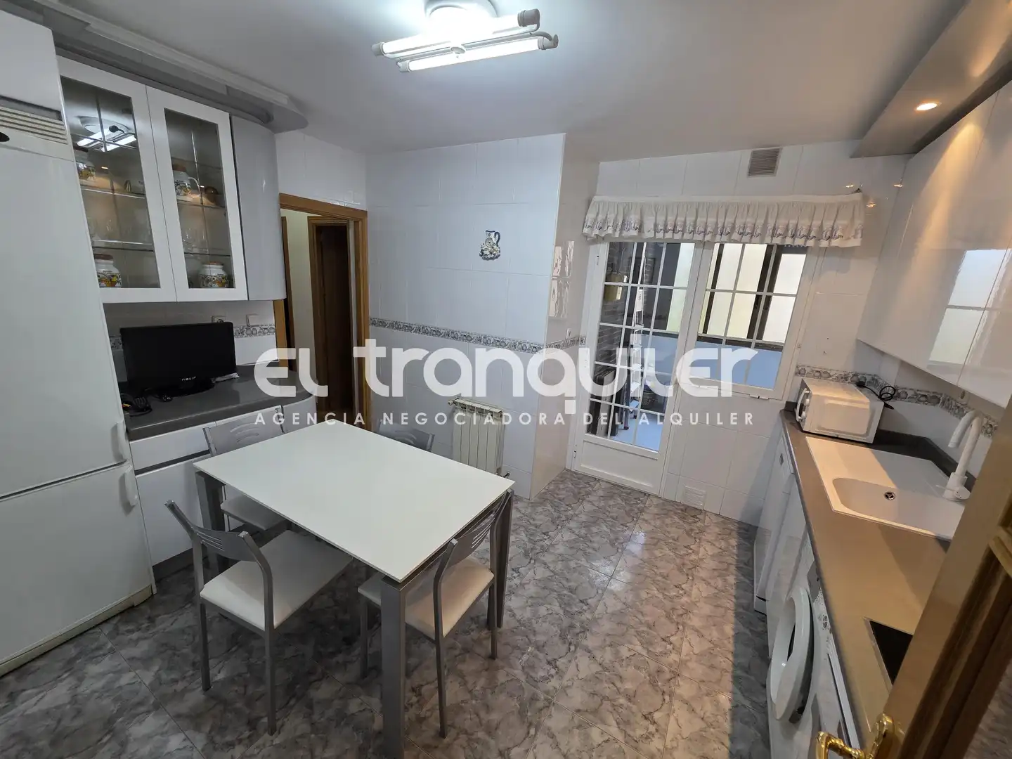 Cuina de Pis de lloguer en Madrid amb Aire condicionat, Parquet i Piscina