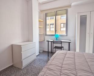 Dormitori de Apartament per a compartir en  Valencia Capital amb Aire condicionat