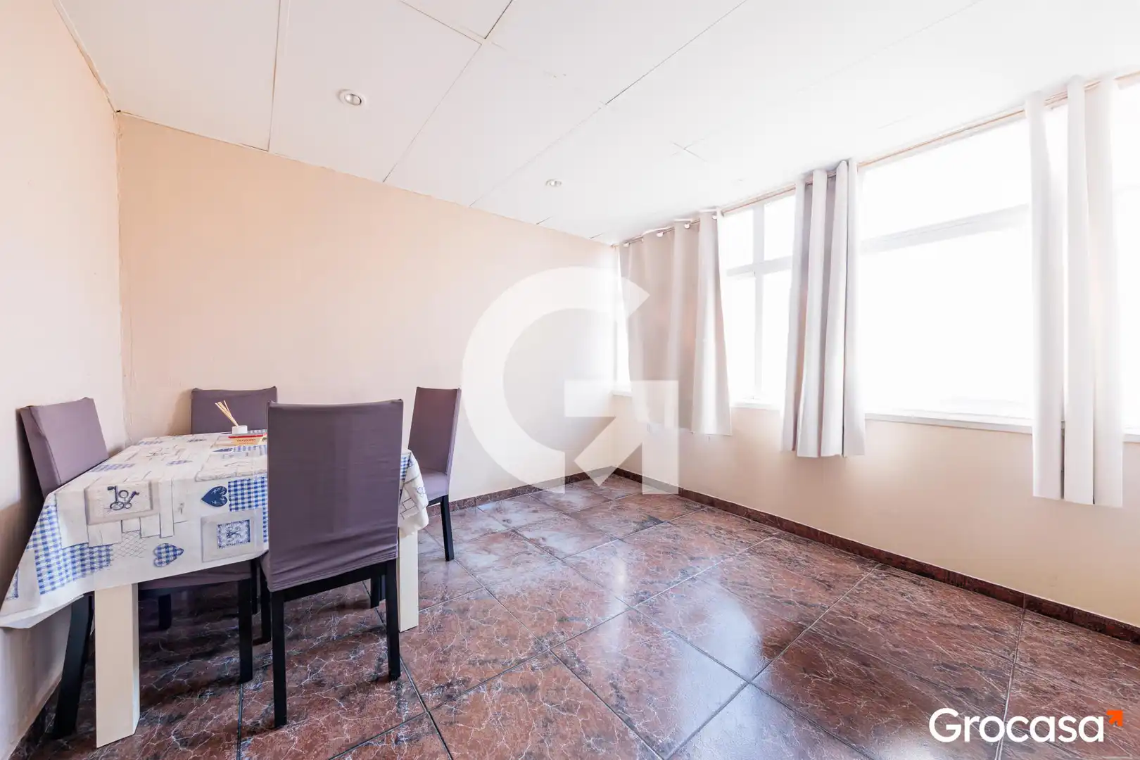 Comedor de Piso en venta en Terrassa con Aire acondicionado, Horno y TV