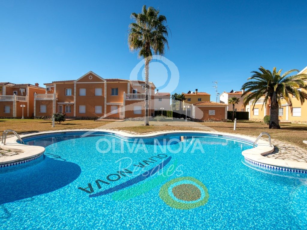 Schwimmbecken von Wohnungen zum Verkauf in Oliva mit Privatgarten, Terrasse und Schwimmbad