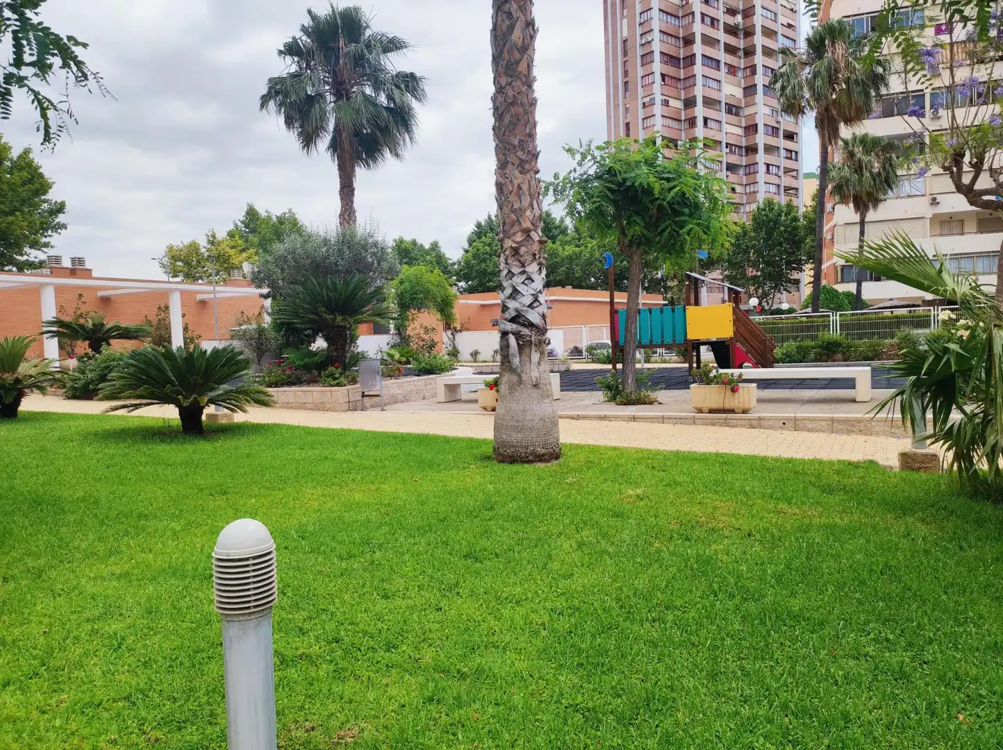 Vista exterior de Apartamento en venta en Benidorm con Aire acondicionado, Calefacción y Jardín privado