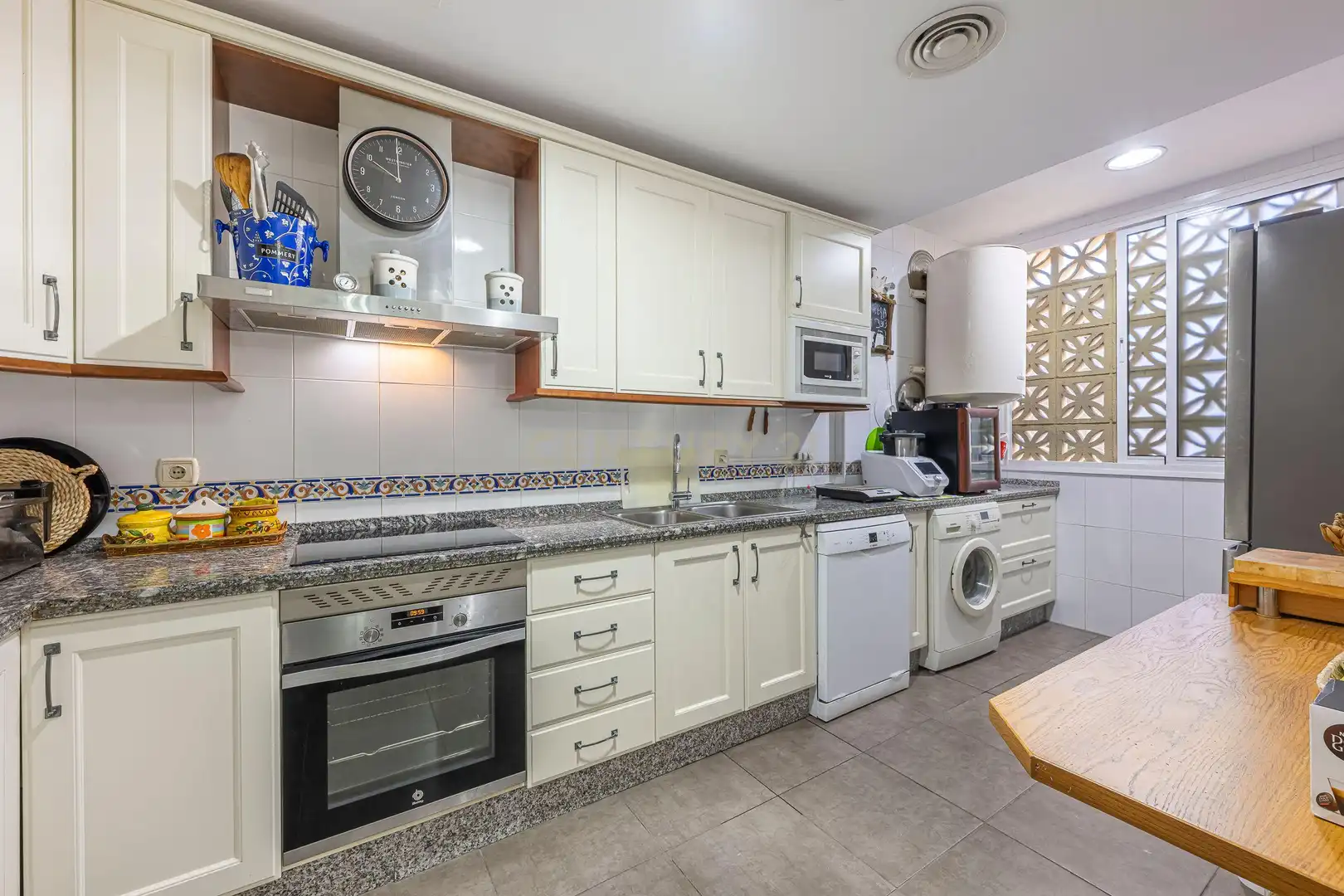 Cocina de Casa adosada en venta en Estepona con Aire acondicionado, Trastero y Piscina comunitaria