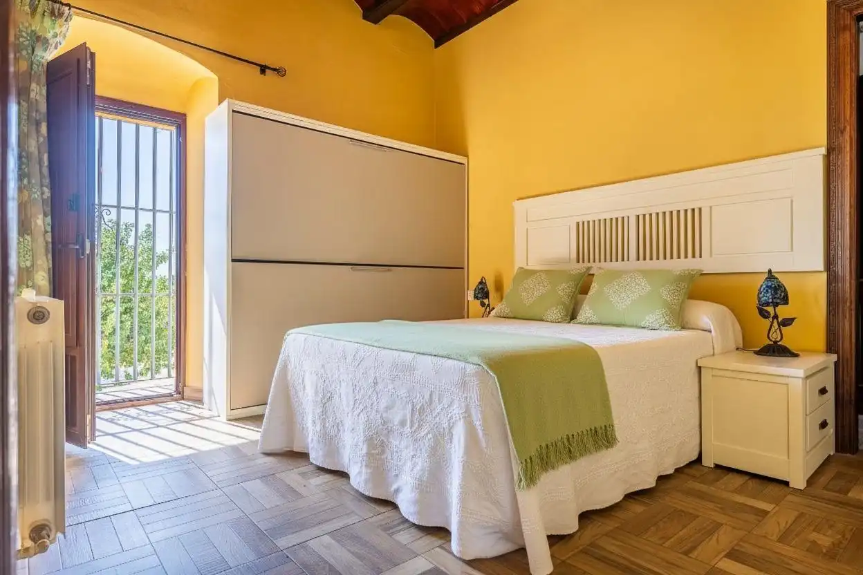 Habitación de Finca rústica en venta en Carmona con Calefacción, Jardín privado y Terraza