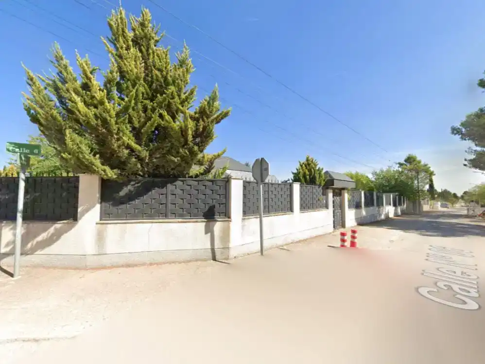 Vista exterior de Pis en venda en Villar del Olmo amb Jardí privat, Traster i Piscina