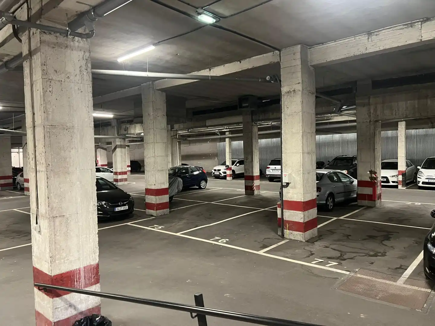 Aparcament de Pis en venda en Gijón  amb Calefacció