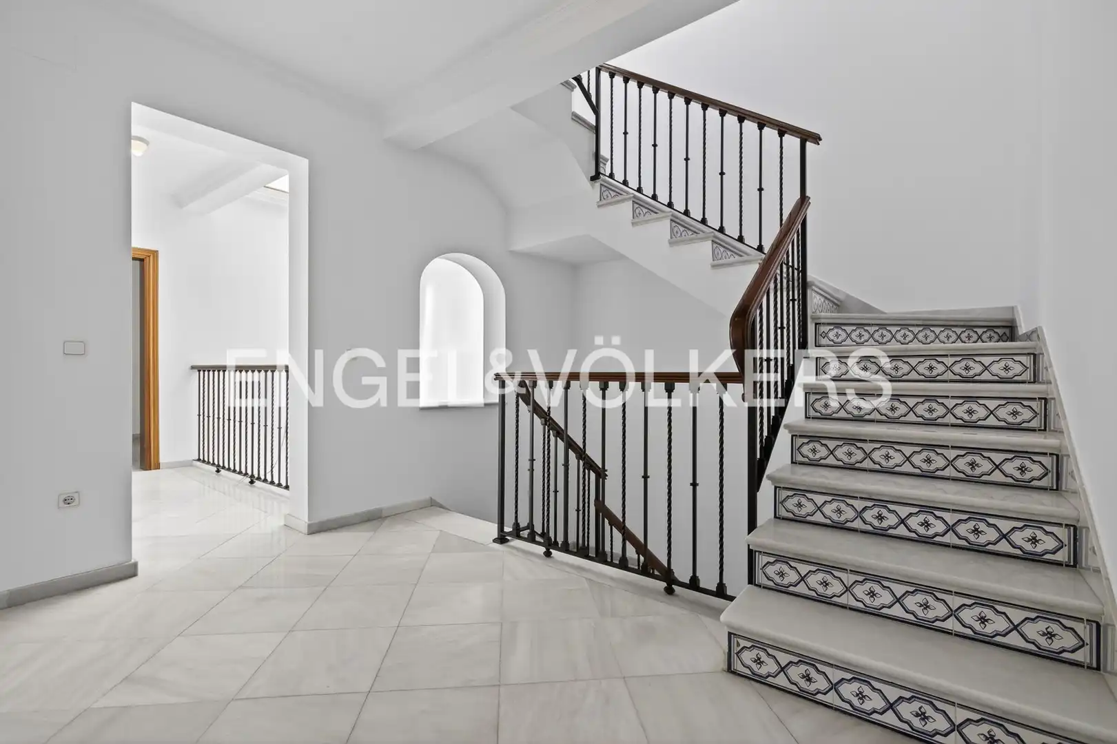 Houses for sale in Osuna  with Air Conditioner and Heating