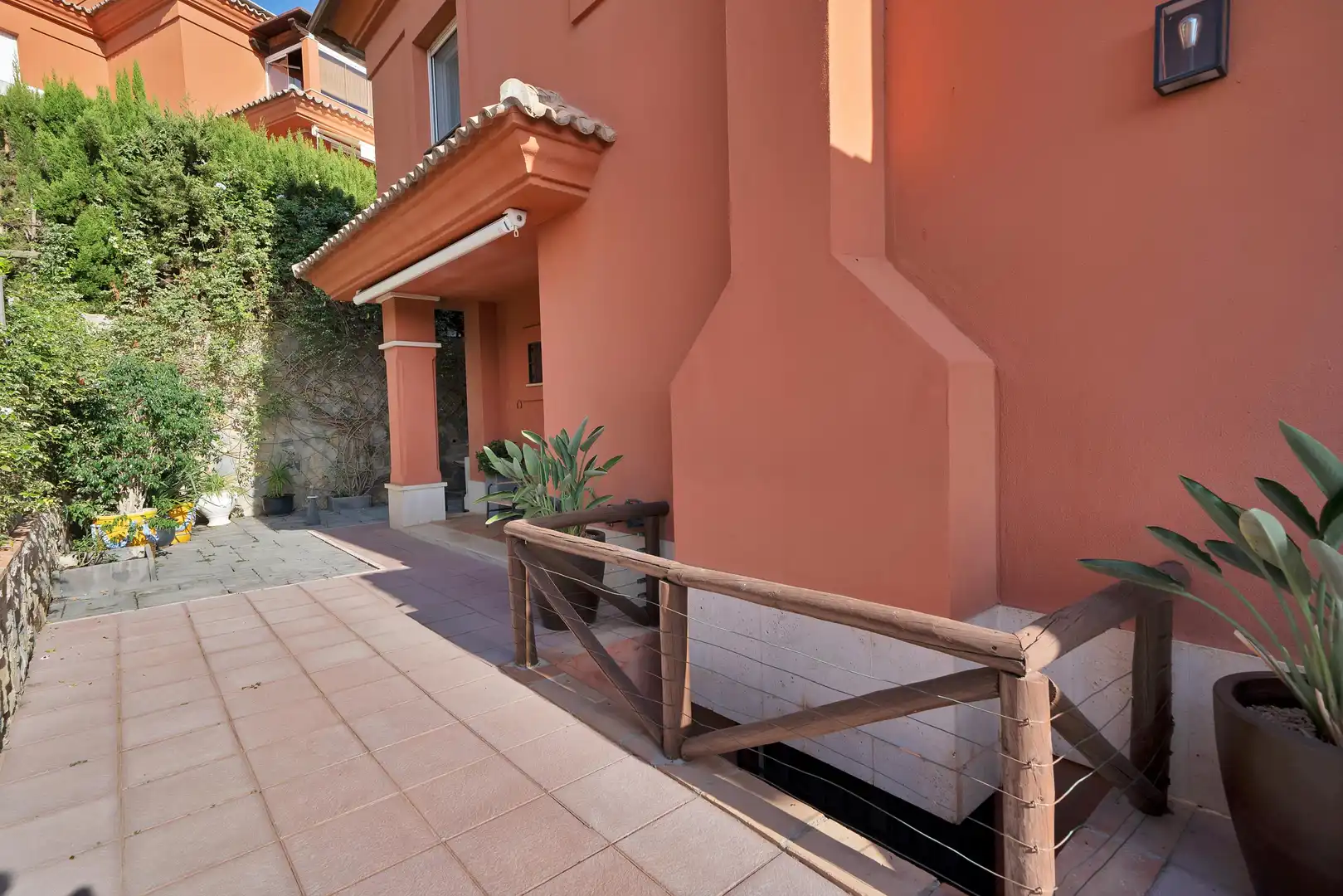 Vista exterior de Casa adosada de lloguer en Marbella amb Calefacció, Jardí privat i Terrassa