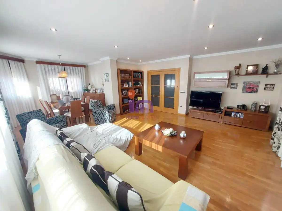 Chalet con piscina en venta en Valdepeñas, imagen 3