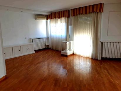 Bedroom of Flat to rent in  Zaragoza Capital  with Heating, Parquet flooring and Oven