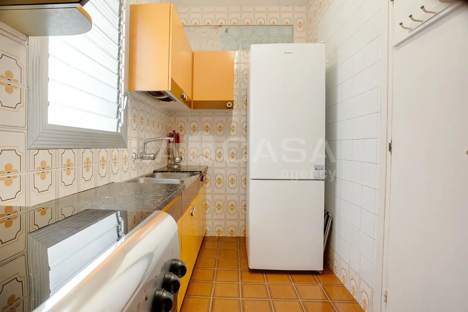 Cuina de Pis en venda en Barcelona amb Forn i Balcó
