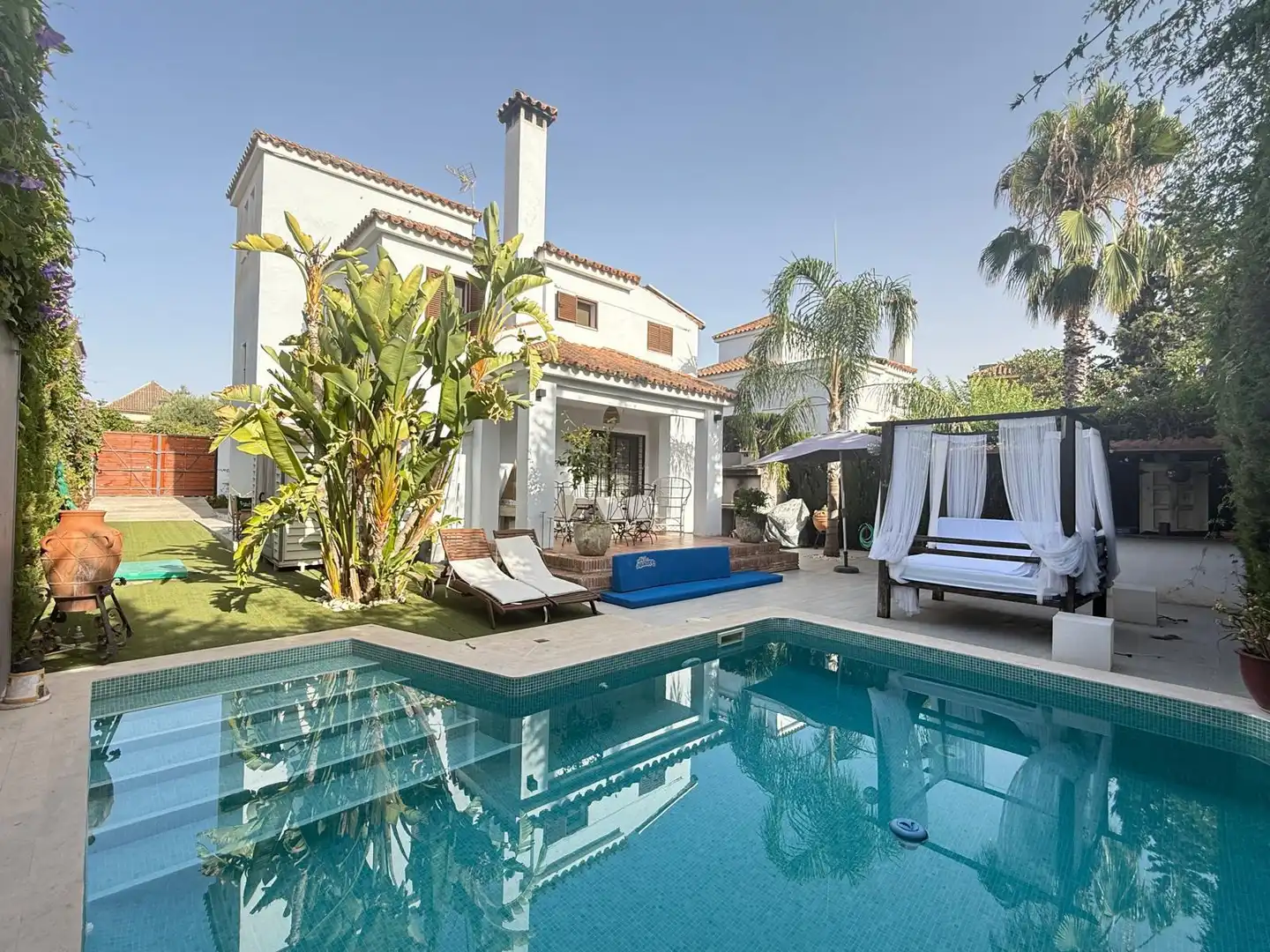 Piscina de Casa o chalet de alquiler en Mairena del Aljarafe con Aire acondicionado, Jardín privado y Piscina