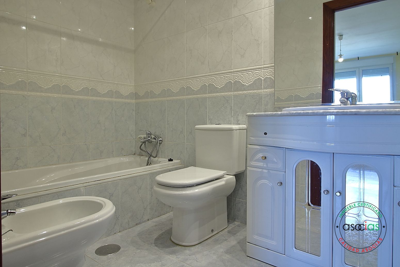 Baño de Piso en venta en Gijón  con Calefacción, Parquet y Trastero