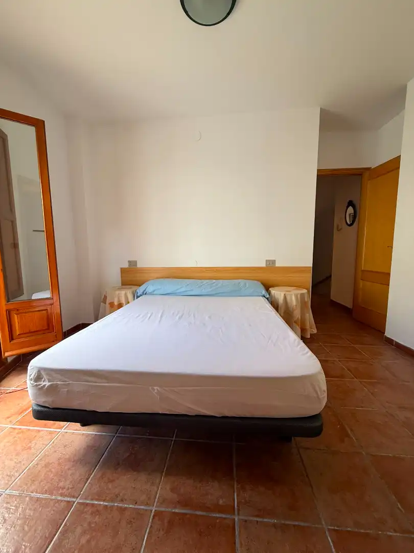 Dormitori de Casa adosada en venda en Cortes de Arenoso amb Calefacció, Moblat i Forn