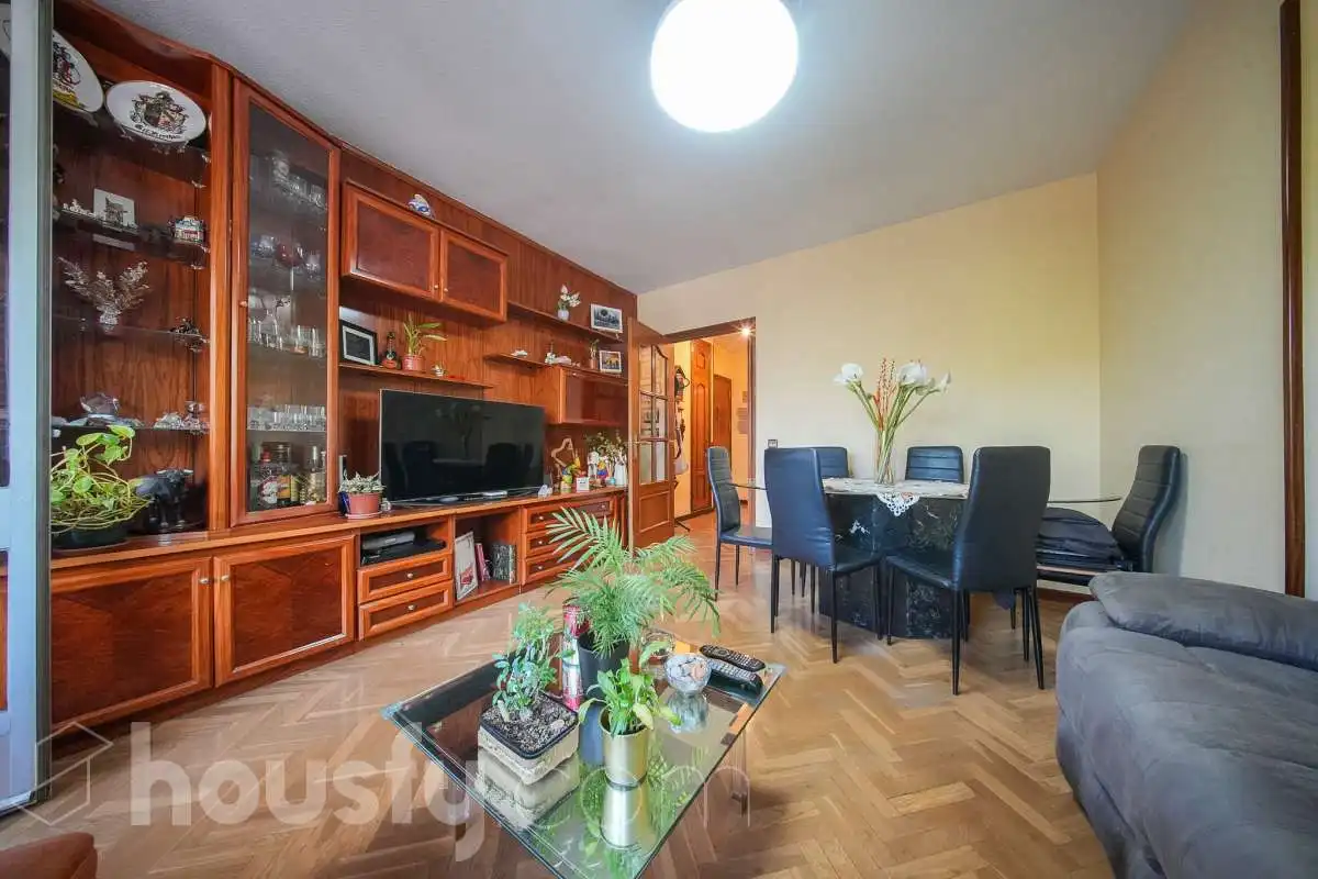 Sala d'estar de Pis en venda en Madrid amb Calefacció, Terrassa i Moblat