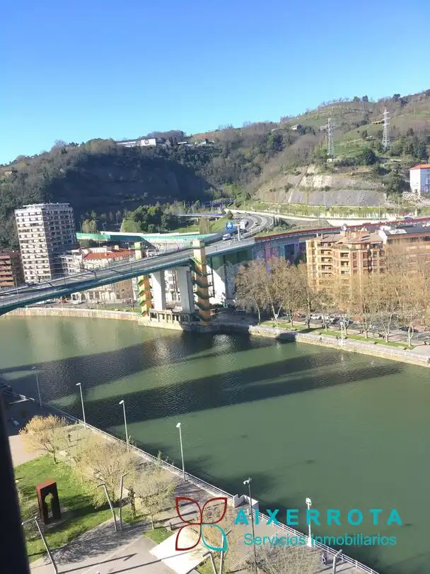 Vista exterior de Pis de lloguer en Bilbao  amb Calefacció, Terrassa i Forn