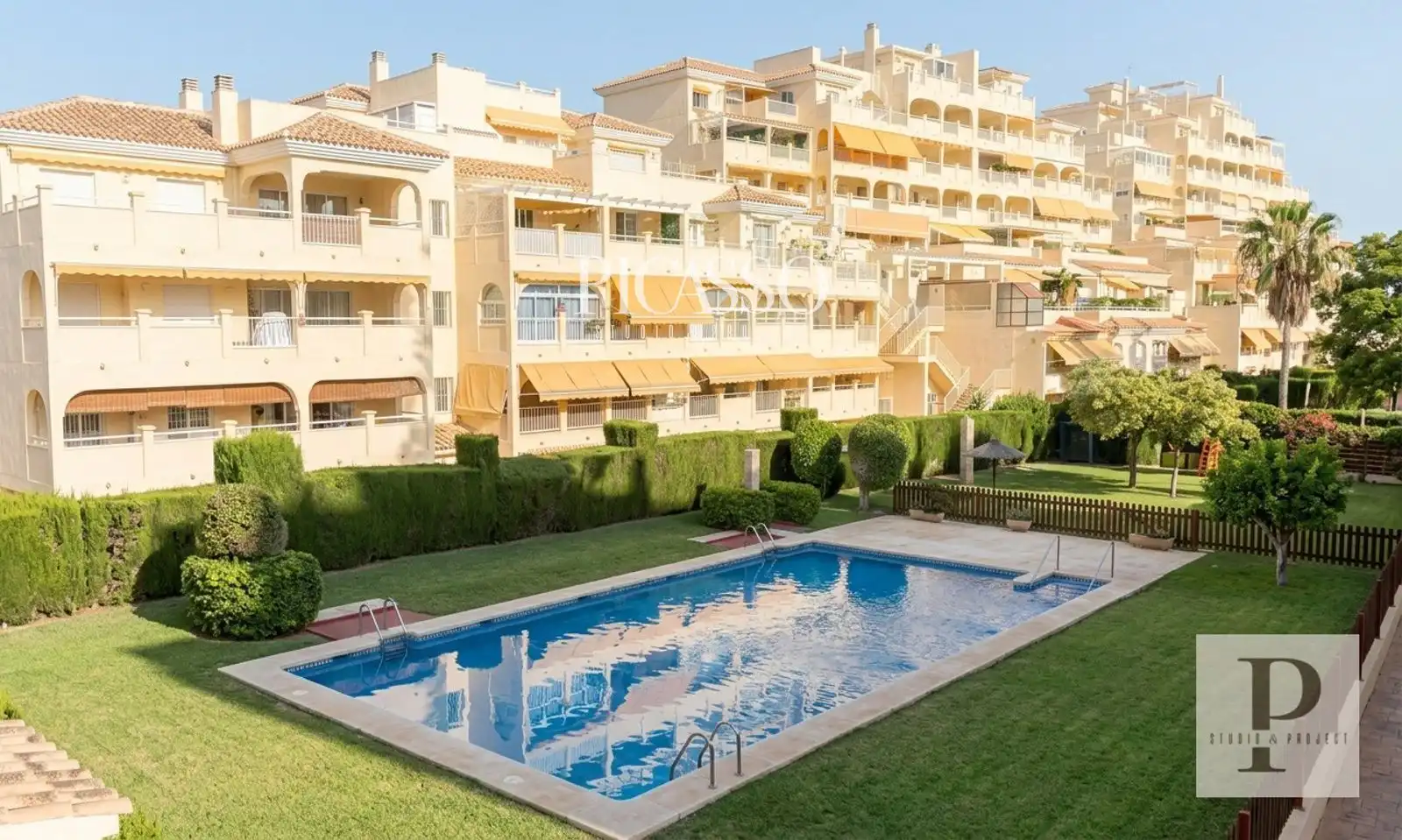Flat with pool for sale in Torrequebrada