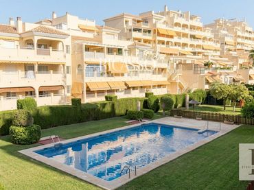 Flat with pool for sale in Torrequebrada