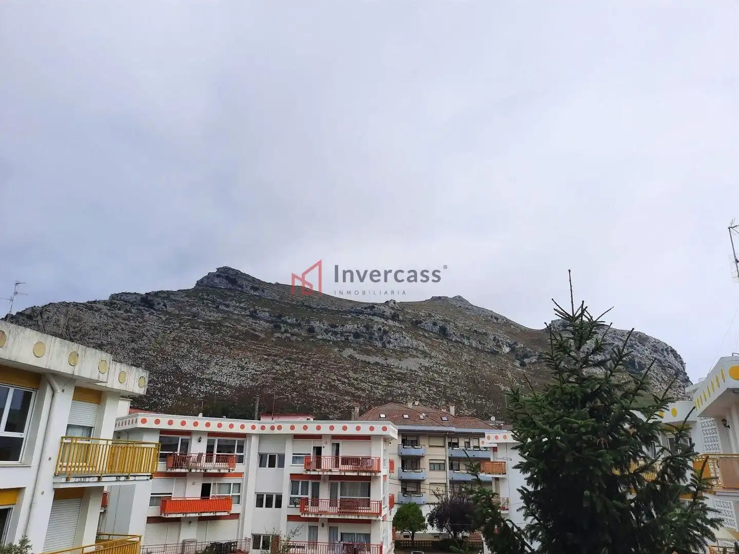 Vista exterior de Piso en venta en Castro-Urdiales con Calefacción y Trastero