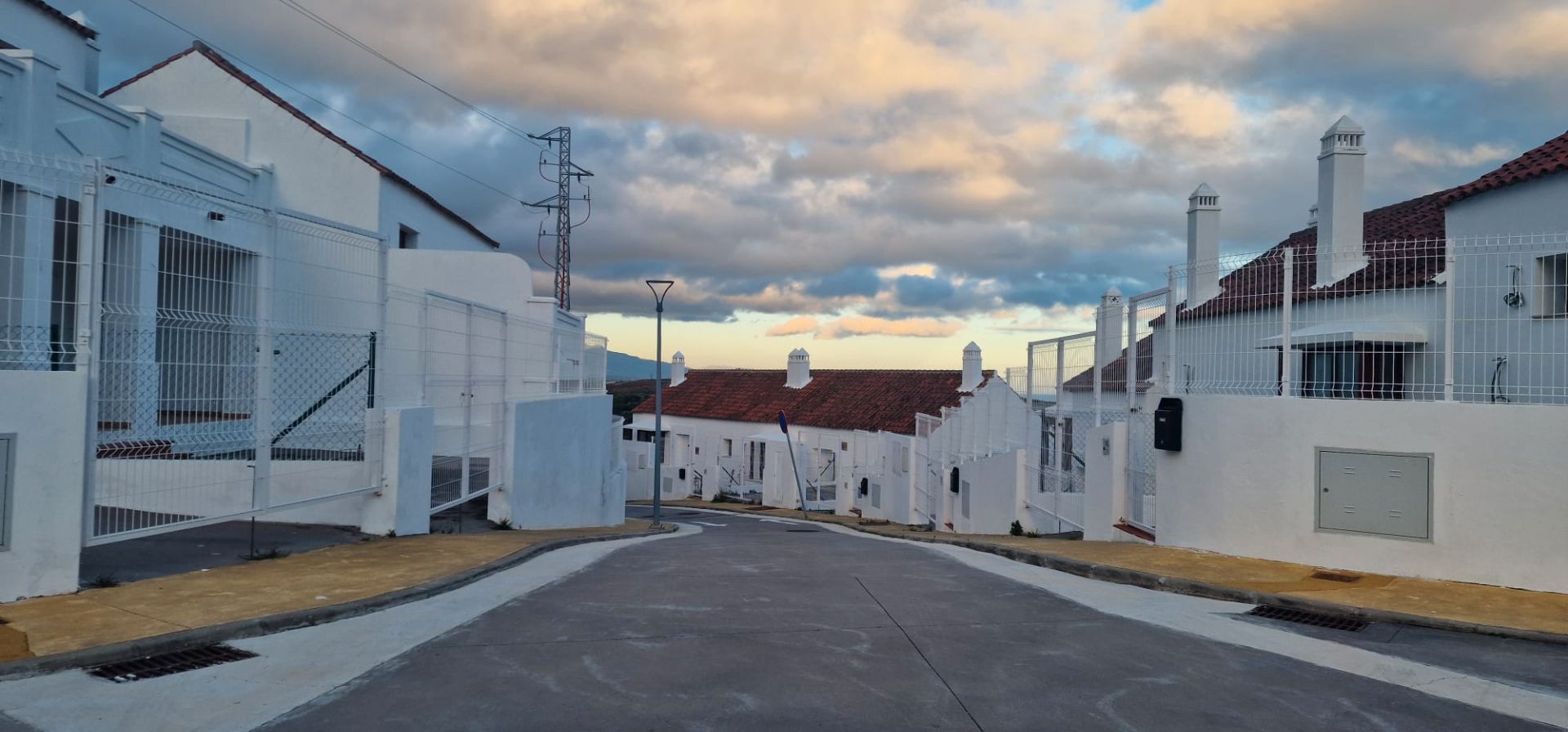 Vista exterior de Casa o xalet en venda en Casares amb Jardí privat i Terrassa