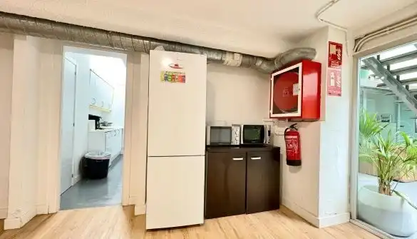 Cocina de Oficina de alquiler en Madrid con Aire acondicionado, Calefacción y Amueblado