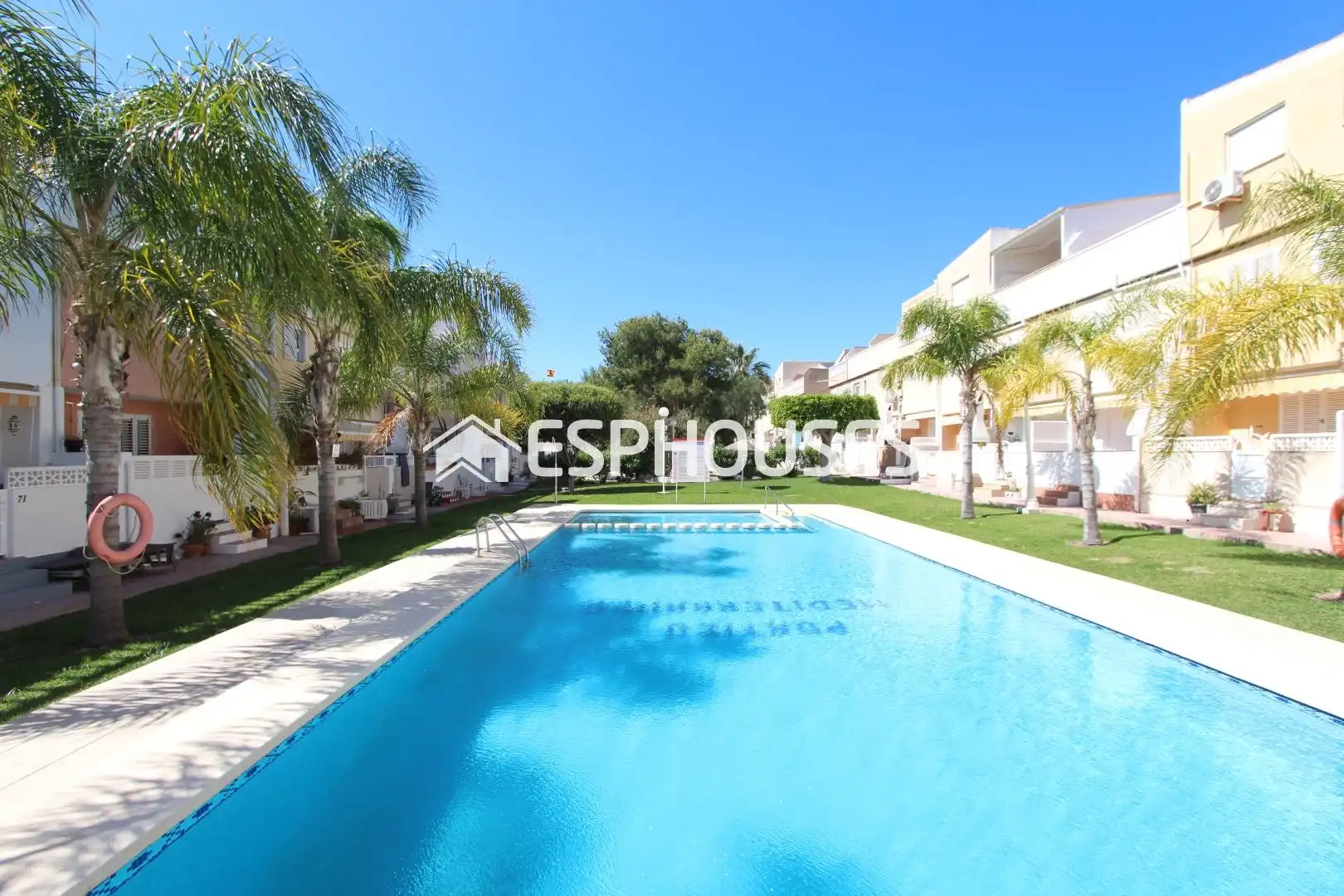 Piscina de Casa o chalet en venta en Guardamar del Segura con Aire acondicionado, Terraza y Trastero