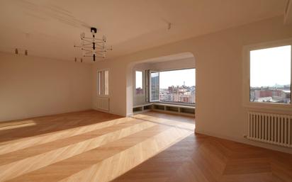 Living room of Flat for sale in  Barcelona Capital  with Air Conditioner, Heating and Parquet flooring