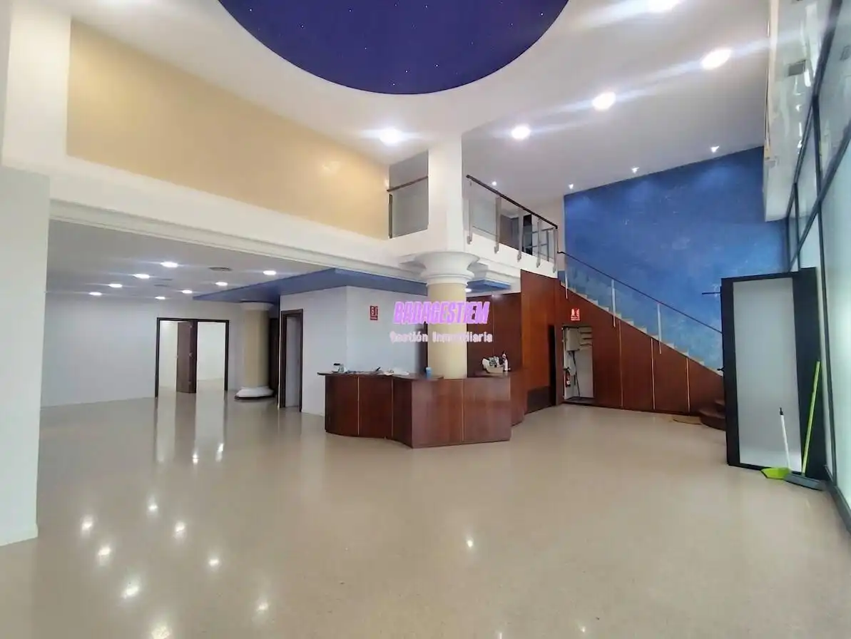 Local comercial en alquiler en Montigalà - Sant Crist