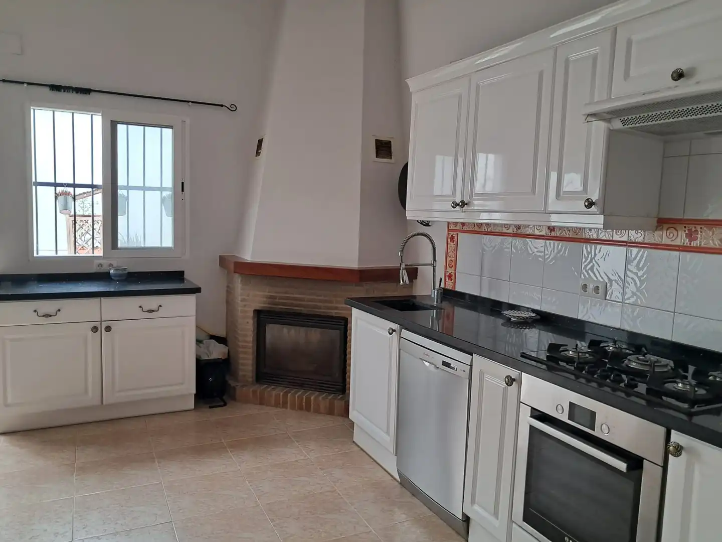 Adosado con terraza en venta en Ronda Salvador Cardona 25