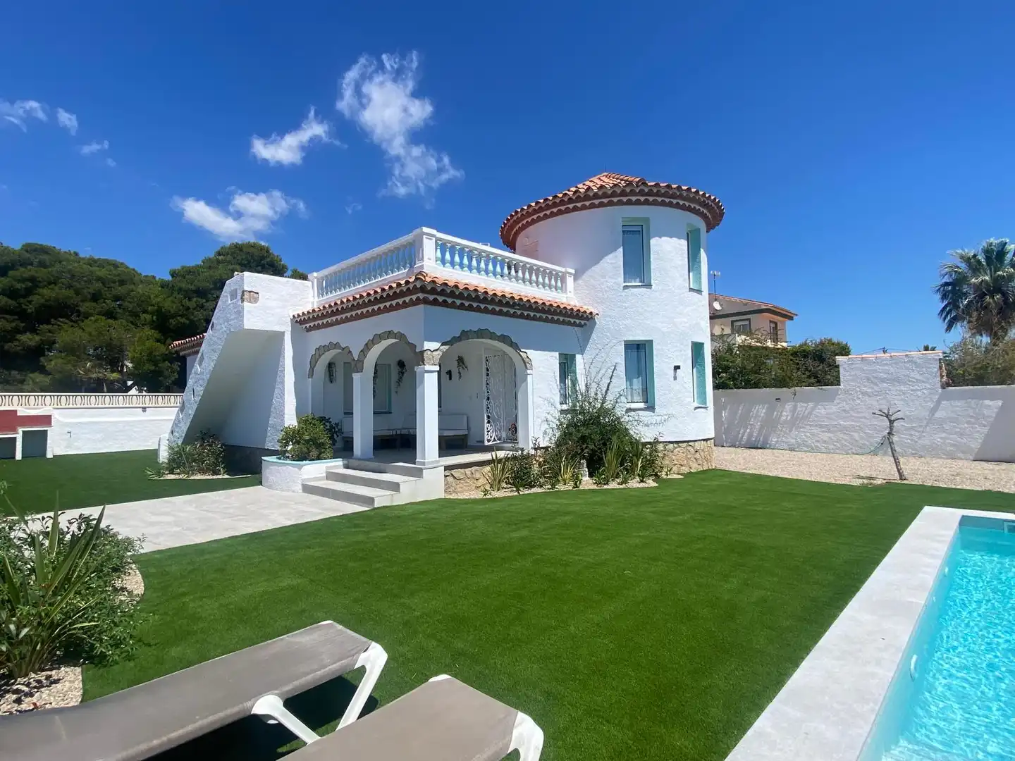 Vista exterior de Casa o xalet de lloguer en Mont-roig del Camp amb Aire condicionat, Calefacció i Jardí privat
