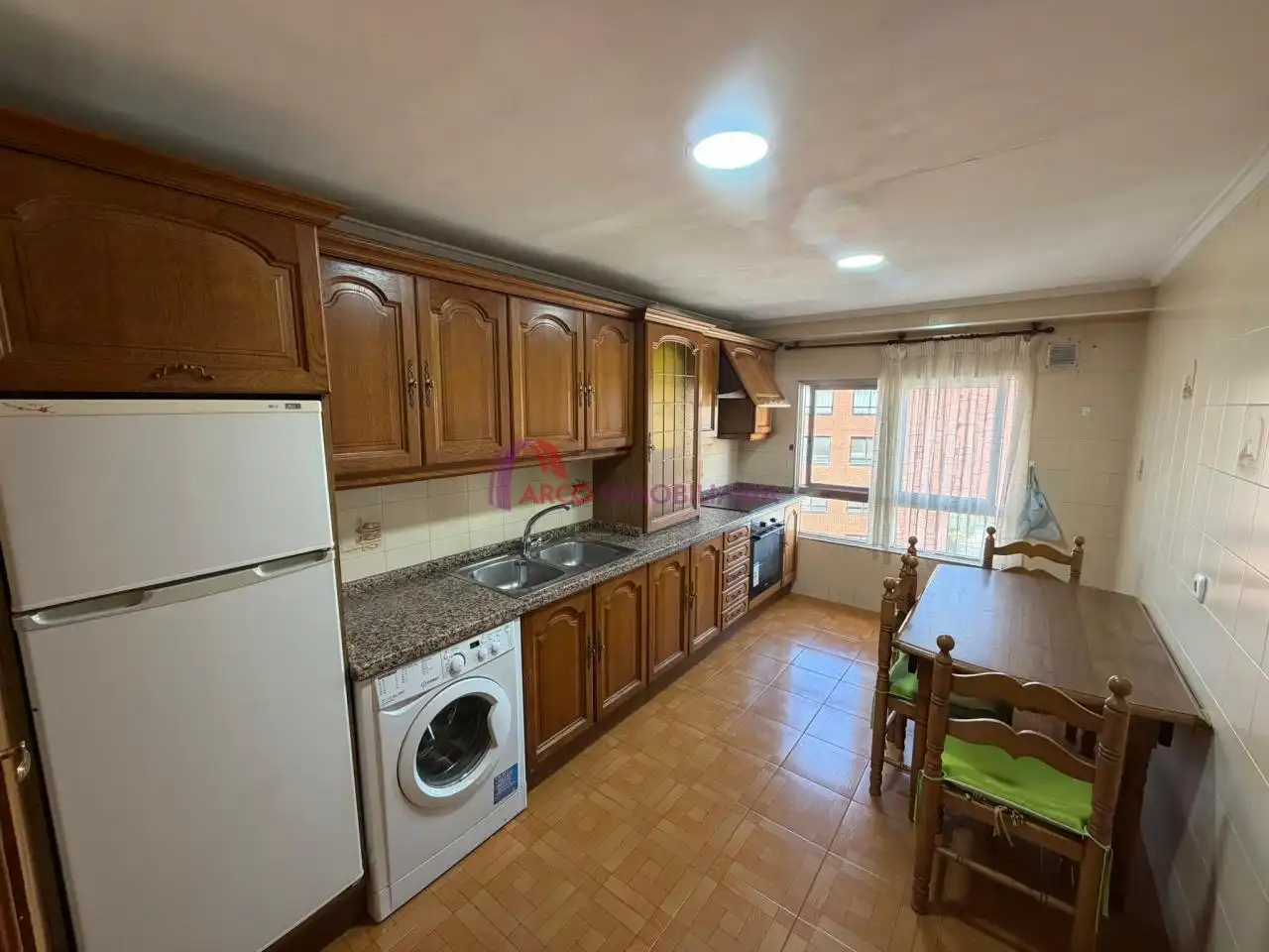Cocina de Piso en venta en Burgos con Calefacción, Terraza y Amueblado