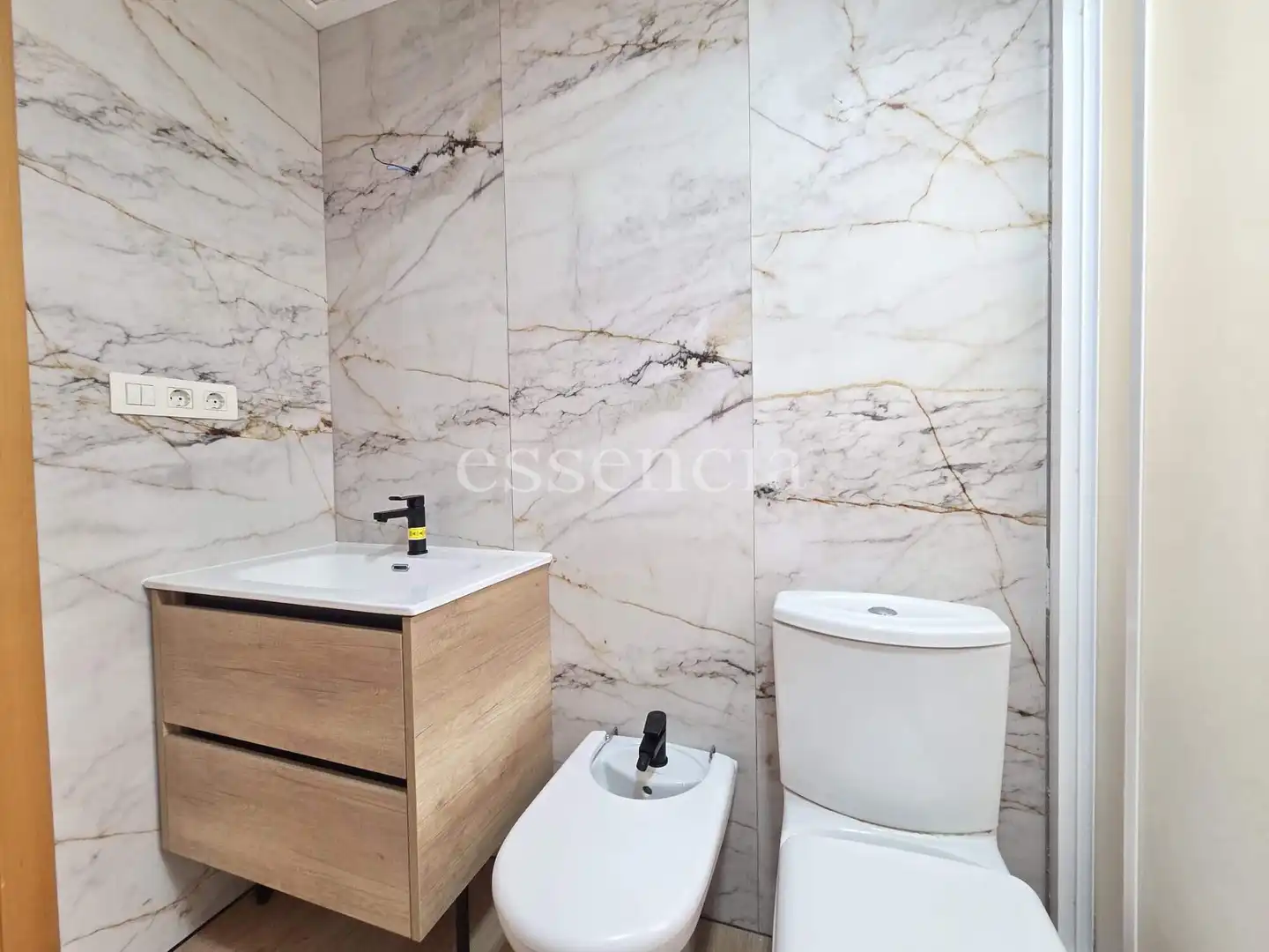 Bathroom of Flat for sale in Gandia  with Air Conditioner, Storage room and Balcony