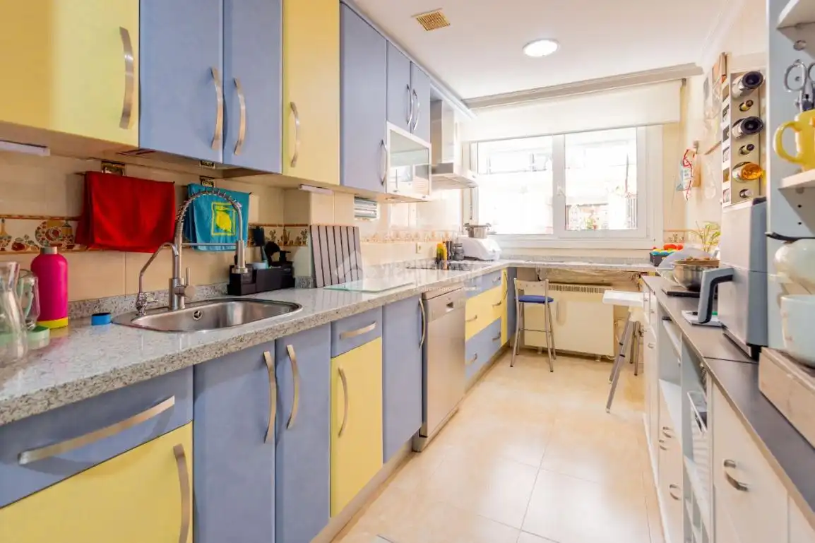 Cocina de Piso en venta en Castellanos de Moriscos con Calefacción, Terraza y Trastero