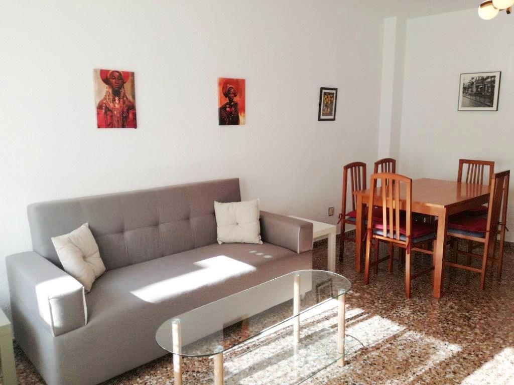 Sala d'estar de Pis de lloguer en  Zaragoza Capital amb Calefacció, Moblat i Forn