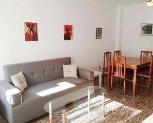 Sala d'estar de Pis de lloguer en  Zaragoza Capital amb Calefacció, Moblat i Forn