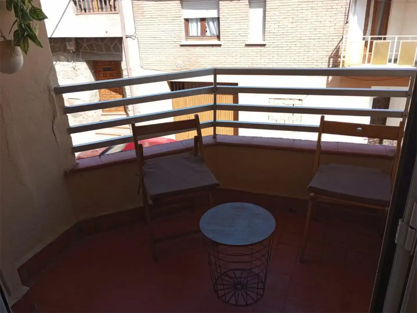 Balcony of Flat for rent in Madrigal de la Vera  with Air Conditioner, Private garden and Parquet flooring