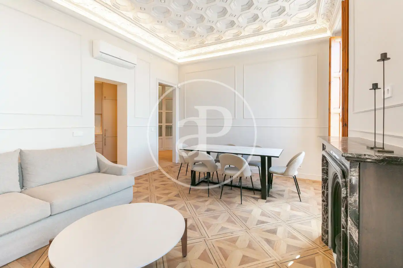 Sala d'estar de Pis en venda en Barcelona amb Aire condicionat, Calefacció i Moblat
