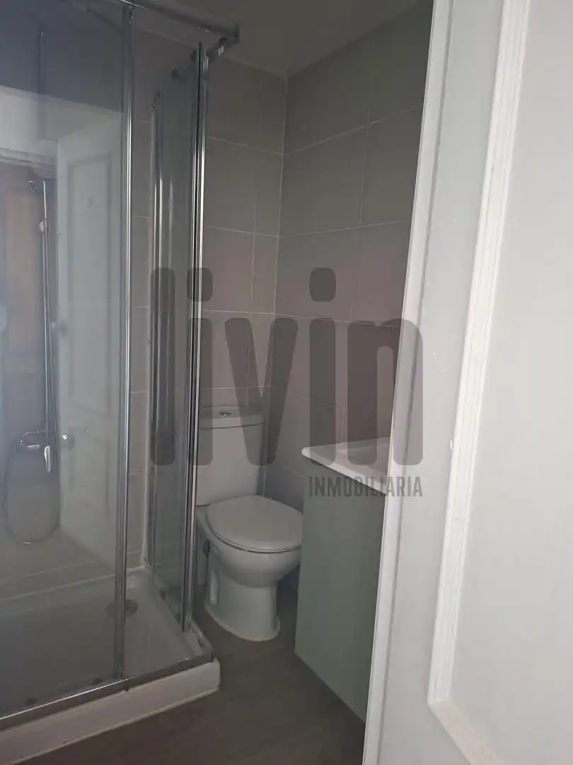 Bany de Pis en venda en Jaén amb Aire condicionat i Terrassa