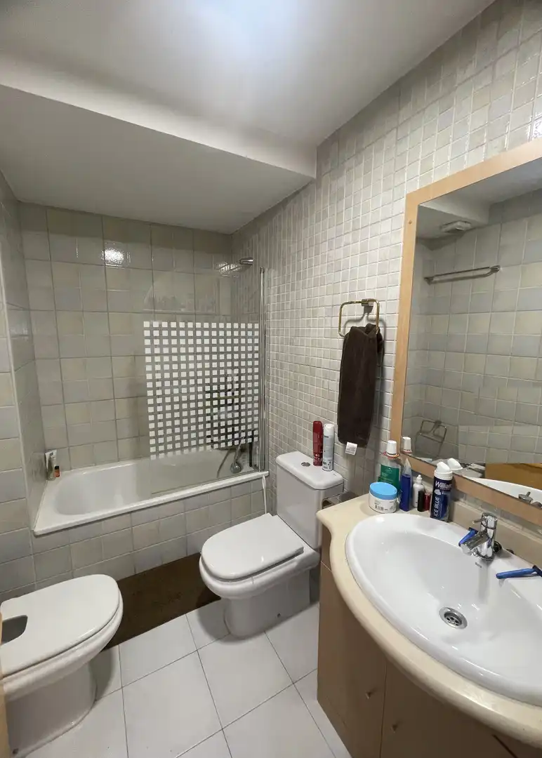 Bathroom of Flat for sale in Balaguer  with Air Conditioner, Heating and Parquet flooring
